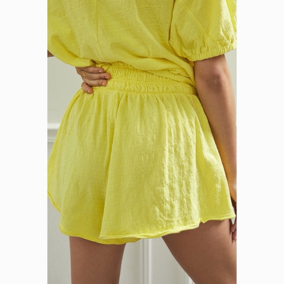 Anthropologie / Daily Practice Kimberly Shorts in Neon Celery - Picture 2 of 7